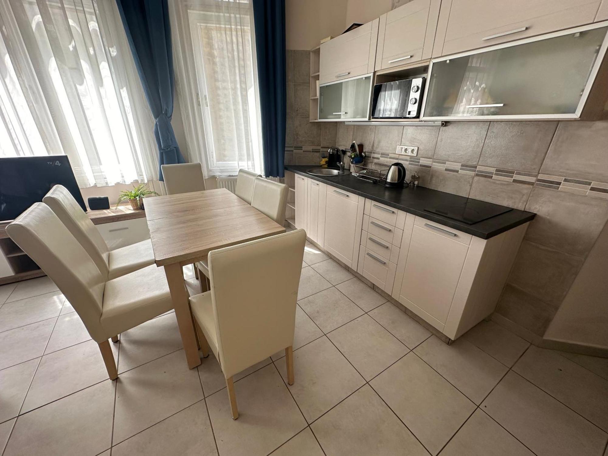 Bright Apartment In The Most Beautiful Street Of Budapest Vaci Street, Fashion Street 布达佩斯 外观 照片